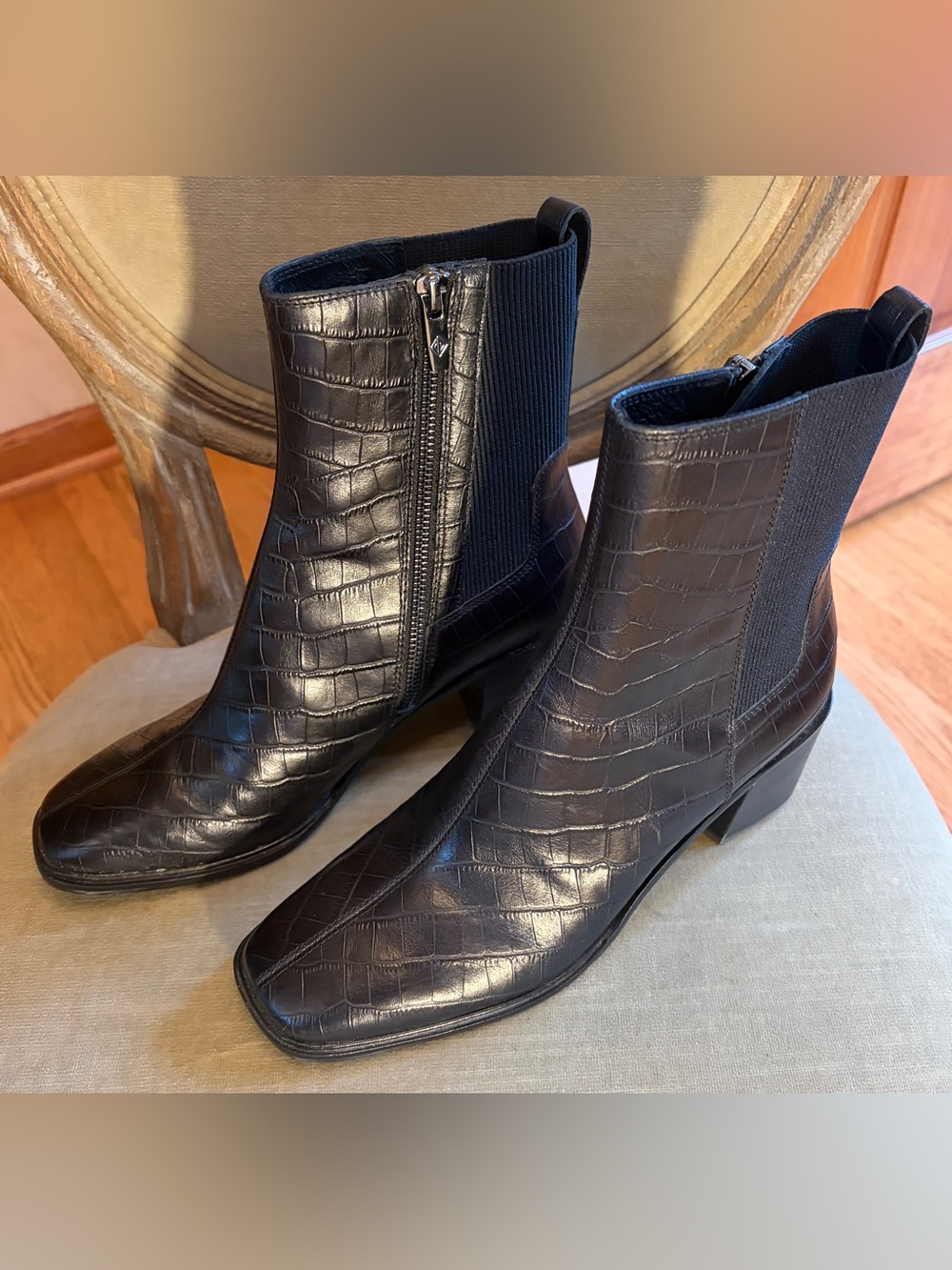 Donald Pliner NWOB Kath Croc Leather Ankle Boots 8 Black